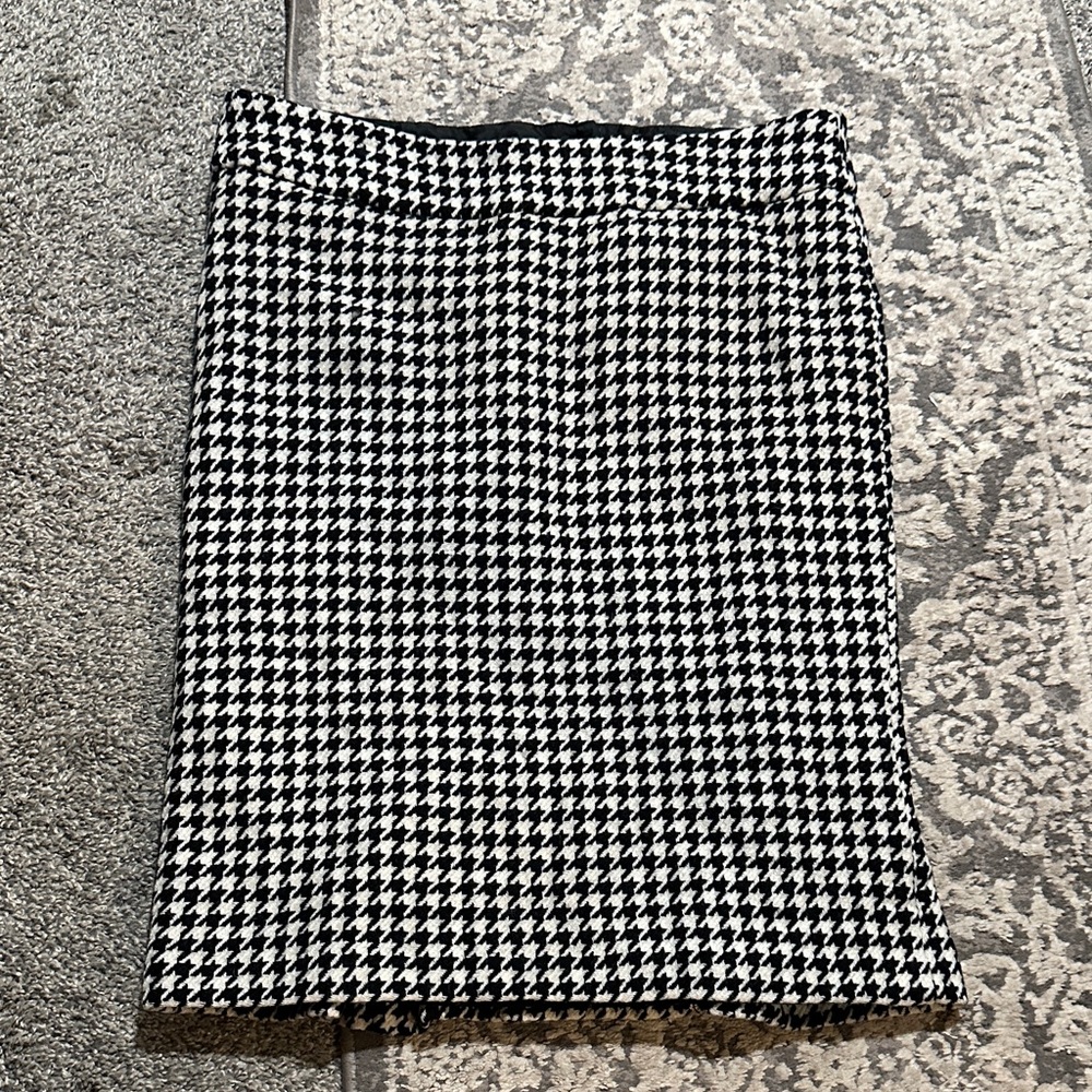 🖤Classic Black and White Houndstooth Skirt🖤